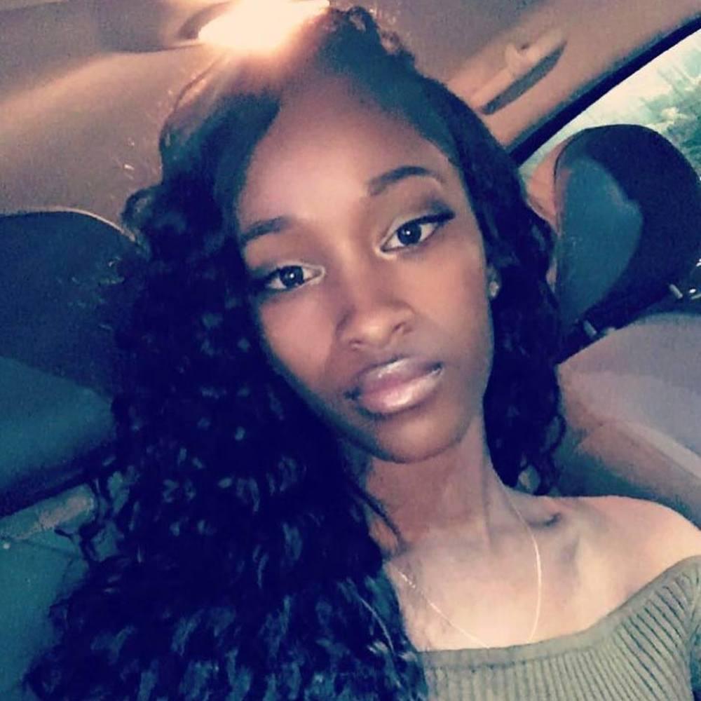 Meet your Posher, Alexis